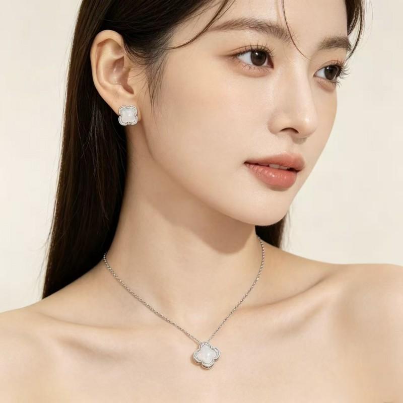 Elegant Four Leaf Clover Cat Eye Stone Earring Necklace Set Women Minimalist Chic Office Wear