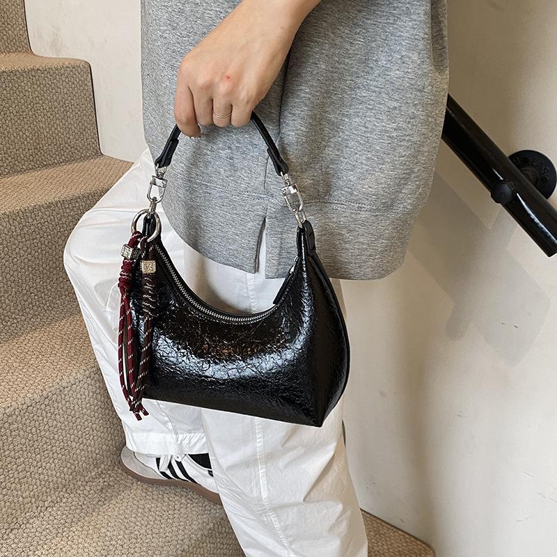 

Сумка плиссе премиум текстуры женская 2025 новая осенне-зимняя сумка-мессенджер супер огонь на плечо подмышку сумка-тоут тренд чёрный