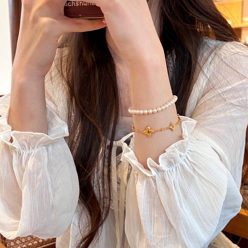 Zircon Four-Leaf Clover Bracelet for Women: Trendy 2026 High-End Light Luxury Hand Jewelry