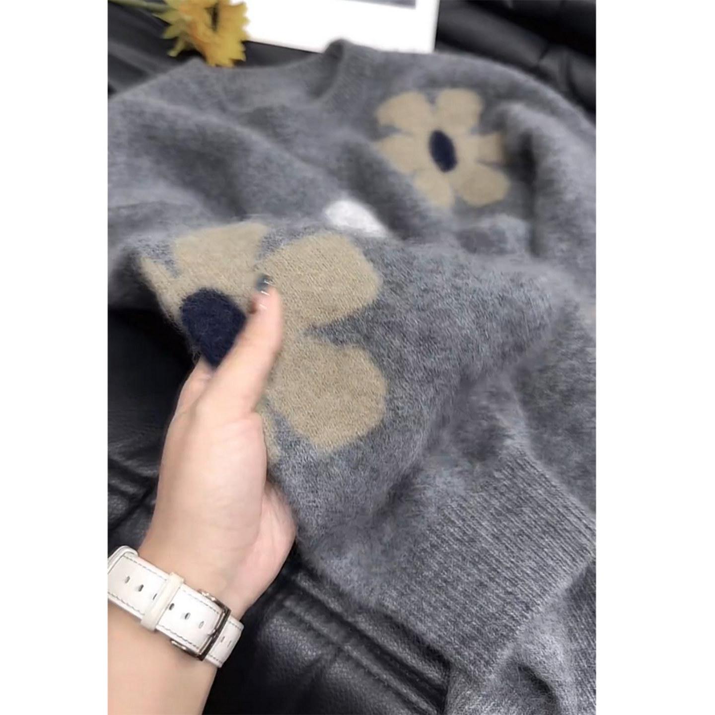 

Korean-Style Winter Knitwear: Floral, Loose-Fit, Age-Reducing, Stylish & Warm Sweater S [Recommended: 40-48kg]