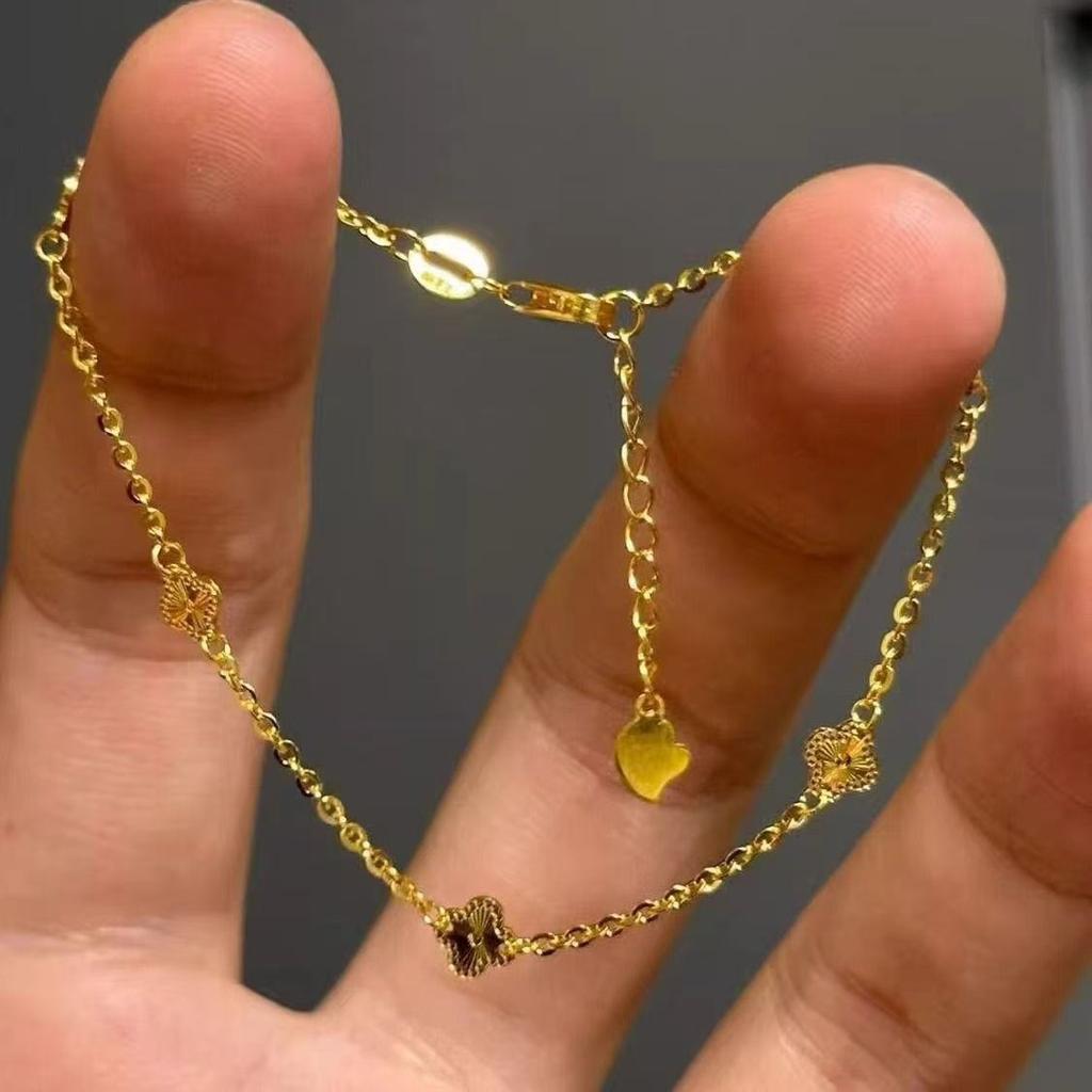 Luxuriöses goldenes vierblättriges Kleeblatt dreiblättriges Blumenarmband für Damen Einzigartiges Design Vielseitig Hochwertiges Gefühl Handschmuck