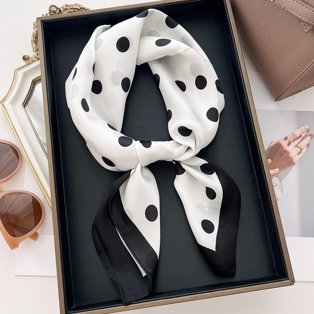 2026 Neues Florales Muster Satin Seiden Schal 70cm Kleines Quadratisches Halstuch Damen Vielseitiges Dekoratives Bandana