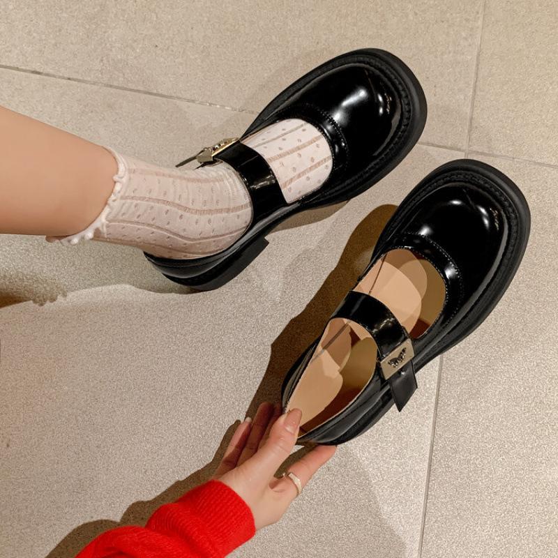 New women's leather fashion single shoes round head thick sole non-slip comfortable sheepskin women's shoes patent leather large size four-seaso