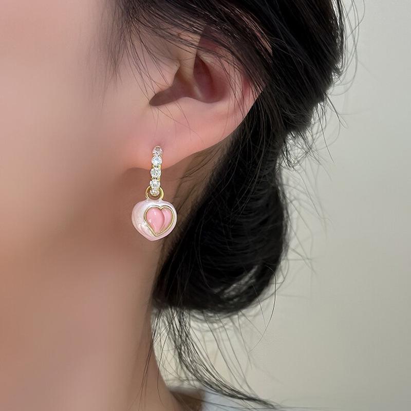 Exquisite Pink Heart Peach Ear Studs: Fashionable, Cute, Light Luxury Earrings for Women