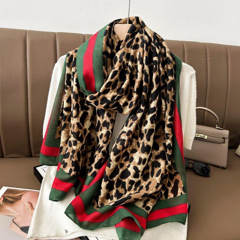 New autumn and winter cotton and linen plaid scarf women's sunscreen shawl outer yarn winter scarf classic versatile long