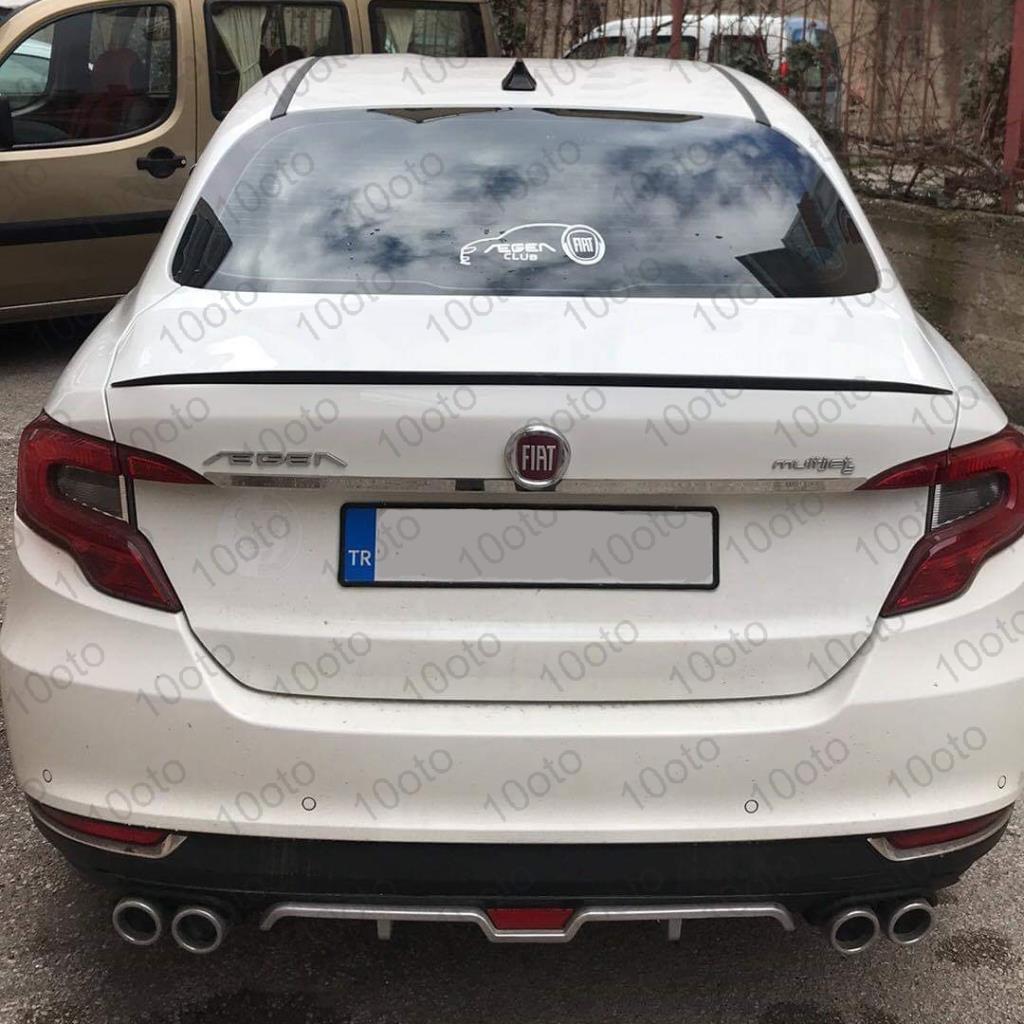 Nero pianoforte, spoiler universale anatomico, rivestimento elastico del cofano del bagagliaio.