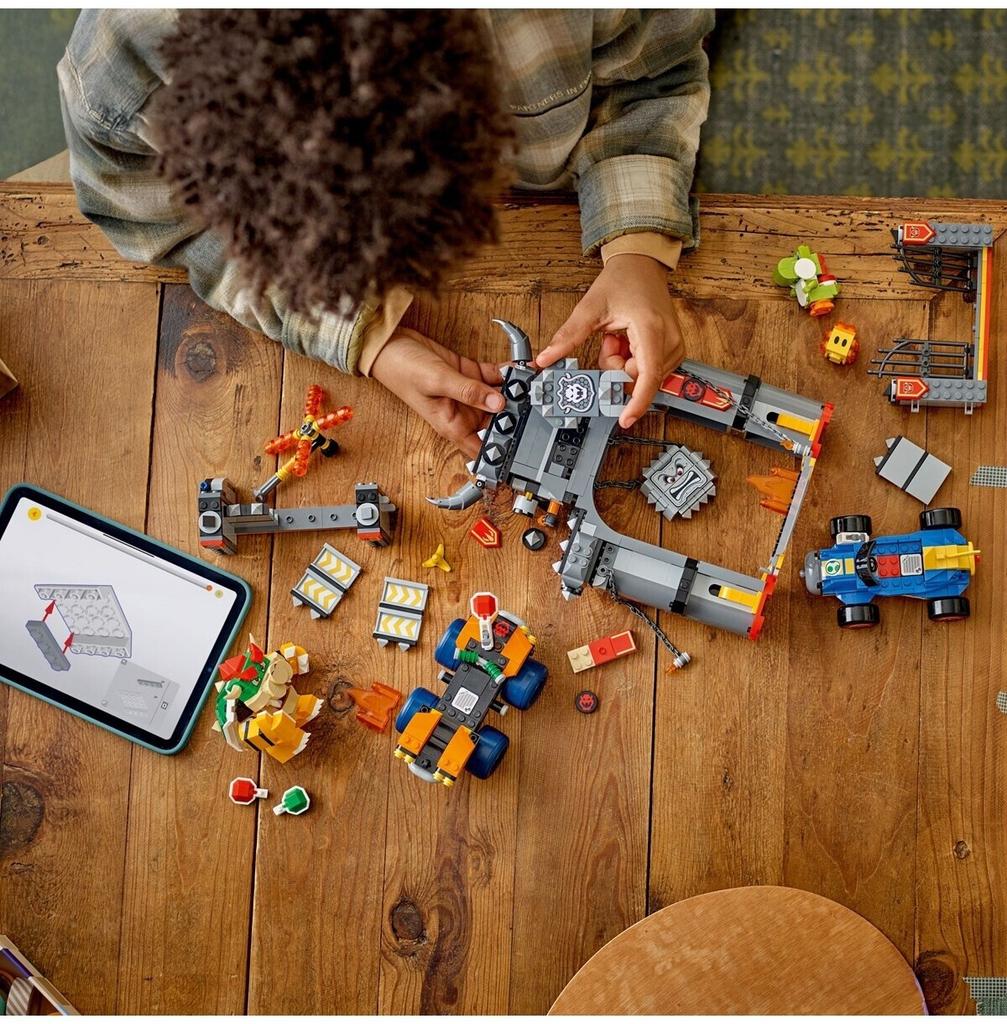 LEGO конструктор Mario Kart: Крепость Боузера (72039)