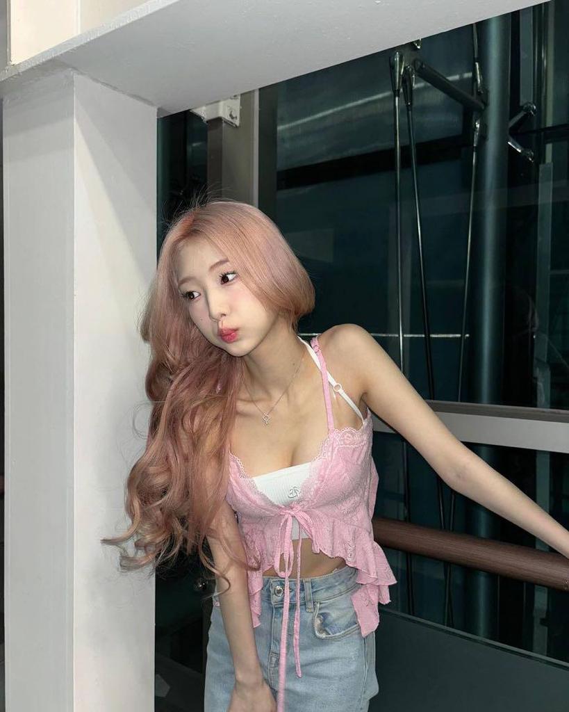 [USED] Loossemble Ktown4u Autographed Polaroid of Yeojin