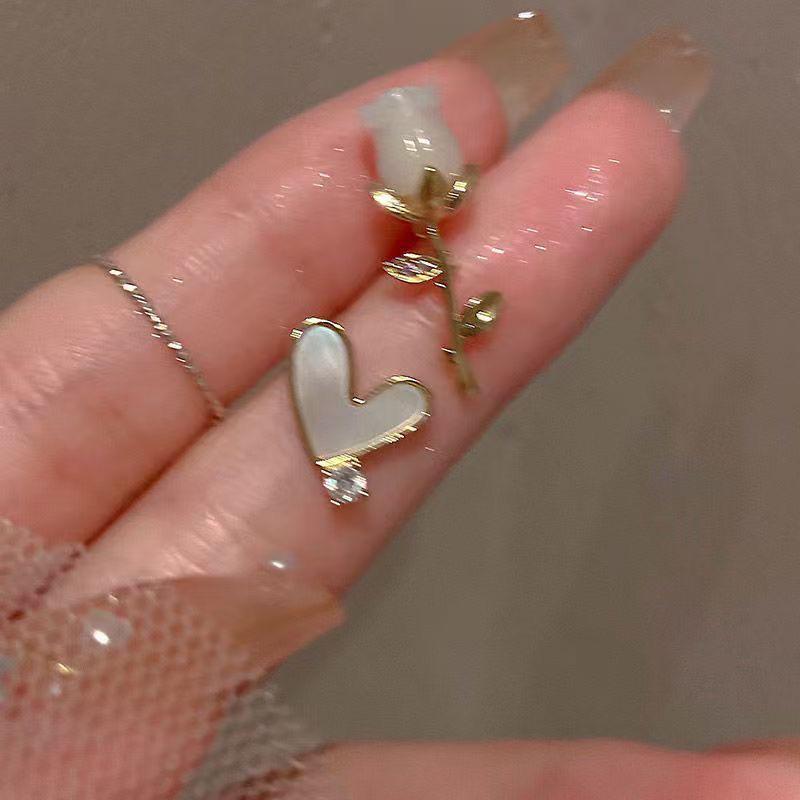 Minority Design Retro White Rose & Heart Asymmetrical Diamond Earrings for Women