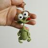 Süße Wurstmund-Entenpuppe Häkel-Schlüsselanhänger Handgemacht Gestrickte Lustige Froschpuppen-Schlüsselanhänger Häkel-Enten-Schlüsselanhänger Für Taschenanhänger