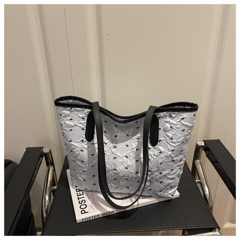 A Large-capacity Women's Fashionable Tote Single-shoulder Bag with A Fresh and Light Printed Bow