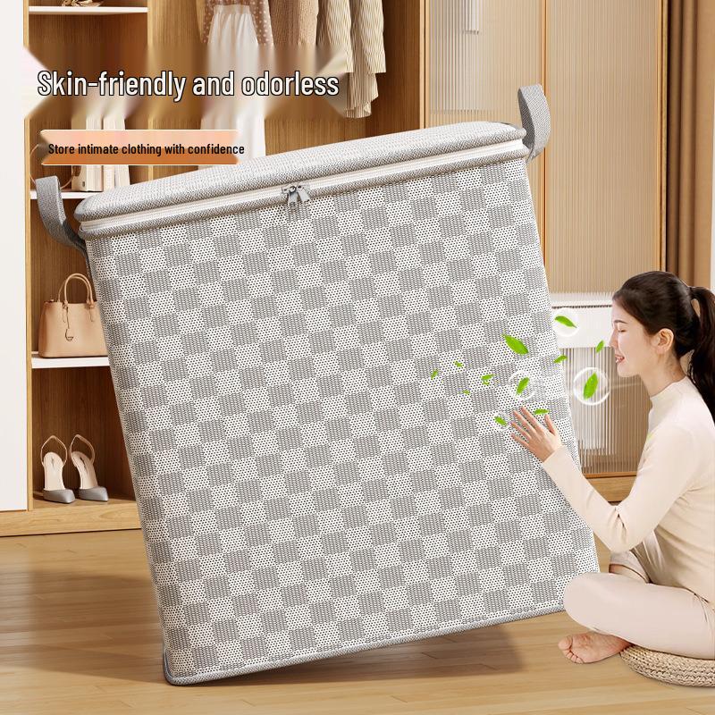 Checkered Quilt & Coat Storage Bag - Large Capacity, Durable & Ideal for Moving and Organization.