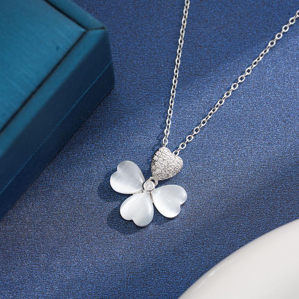 Elegant Zirconia Four-Leaf Clover Necklace with Heart Pendant for Women