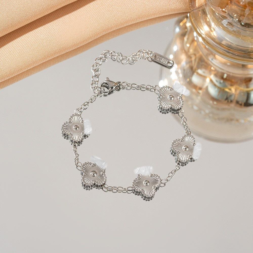 Fashionable Leaf Grass Bracelet Light Luxury High End Accessories Novice Accessories Women's European and American Illusion Color Candy Color Bracelet