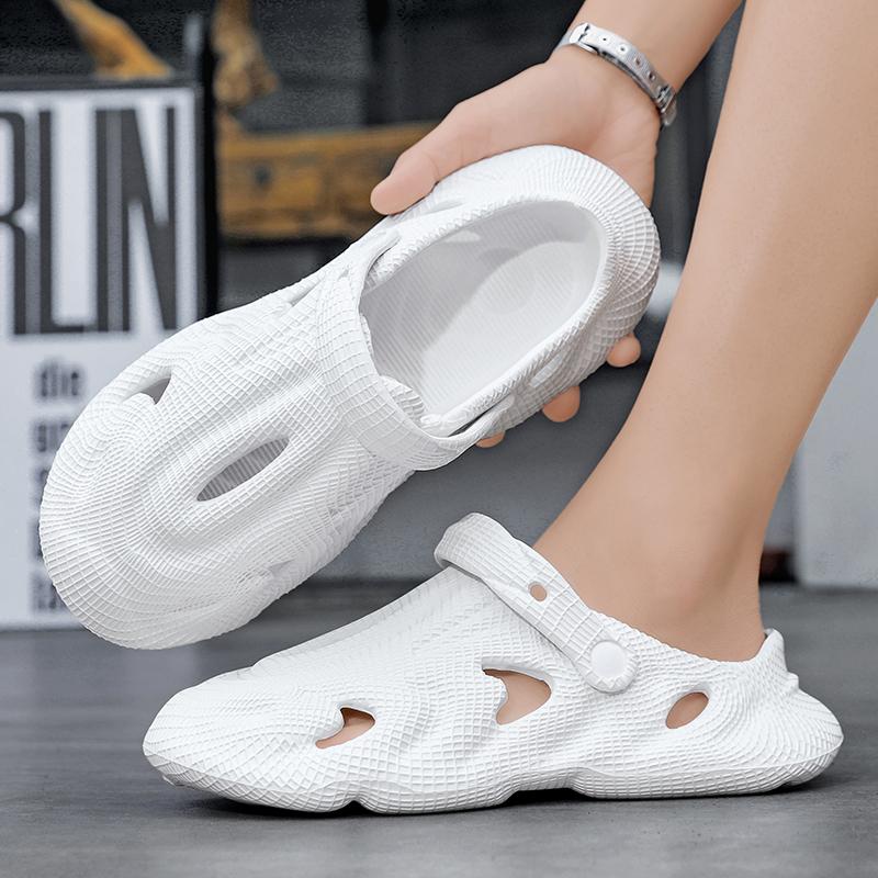 Summer Mens Clogs Sandals Lightweight Breathable Anti slip Beach Slippers Men Outdoor Slippers Clogs Anti slip Beach Slippers