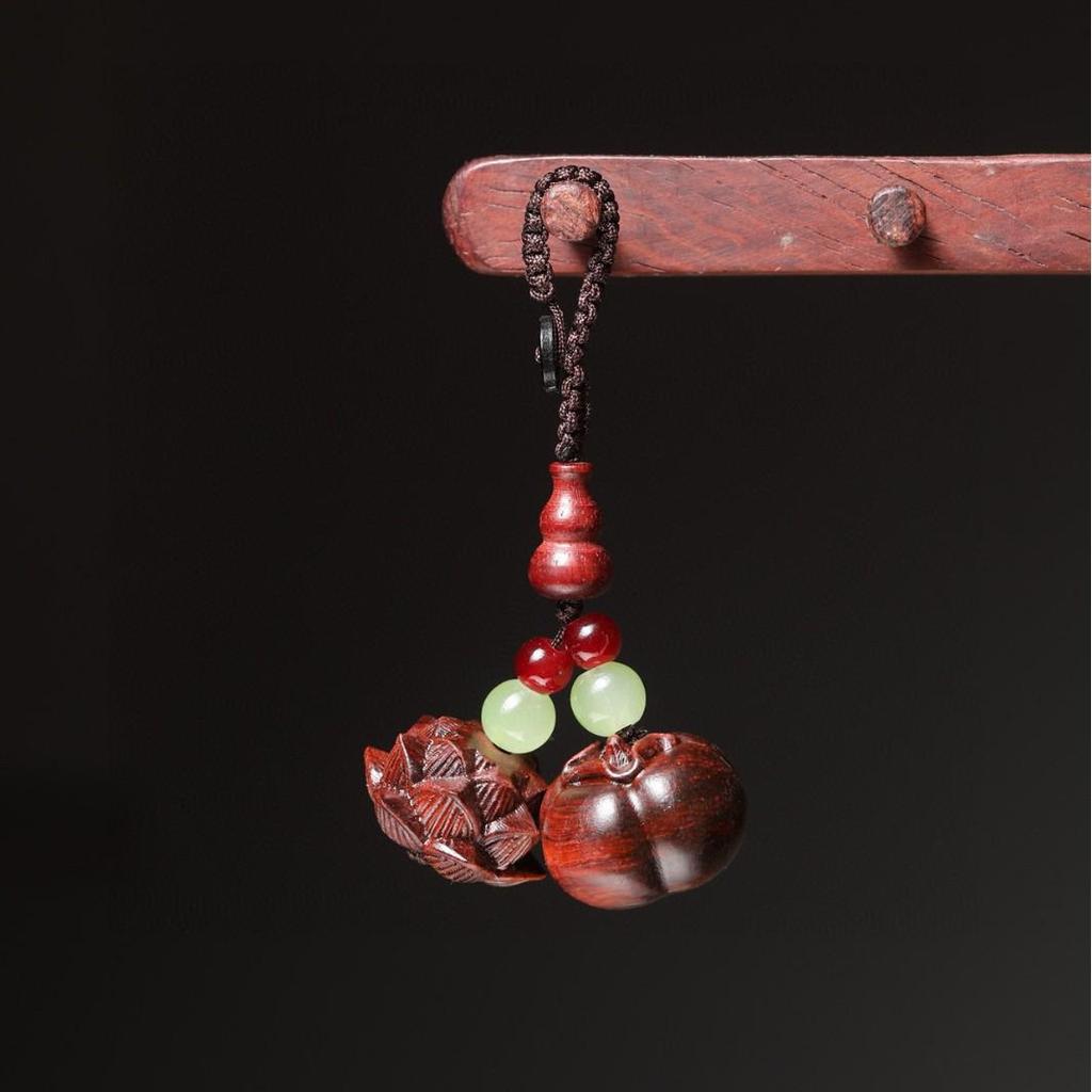 Top Mother's Day & Children's Day Wooden Keychain Gift: 'Good Things Happen' Souvenir