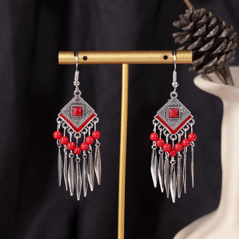 European, American and Bohemian Hollow Bead Fringed Earrings, High-end Retro Ethnic Style Earrings, Fashionable Long Earrings.