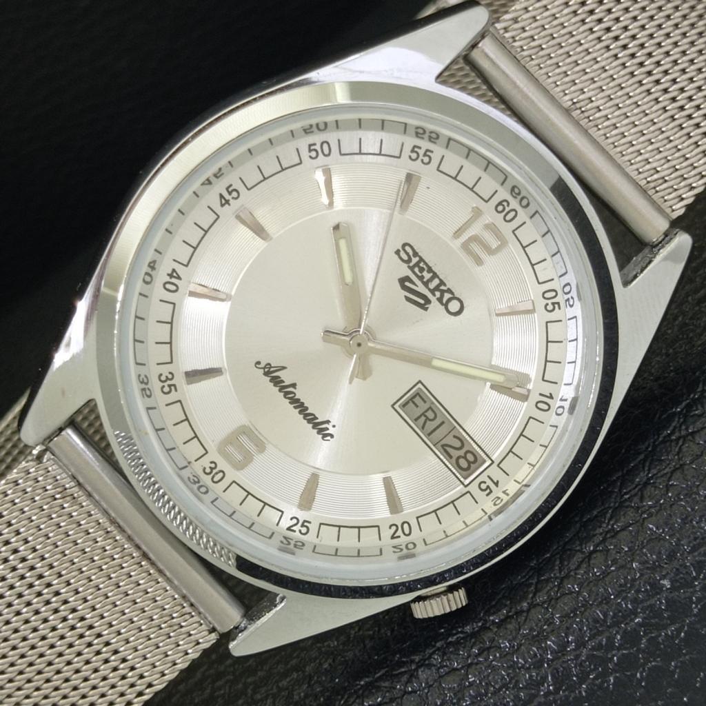 

ЭЛЕГАНТНЫЕ ВИНТАЖНЫЕ МУЖСКИЕ АВТОМАТИЧЕСКИЕ ЧАСЫ SEIKO 5 ЯПОНИЯ С СЕРЕБРИСТЫМ ЦИФЕРБЛАТОМ a500150-2 R151a-a500150
