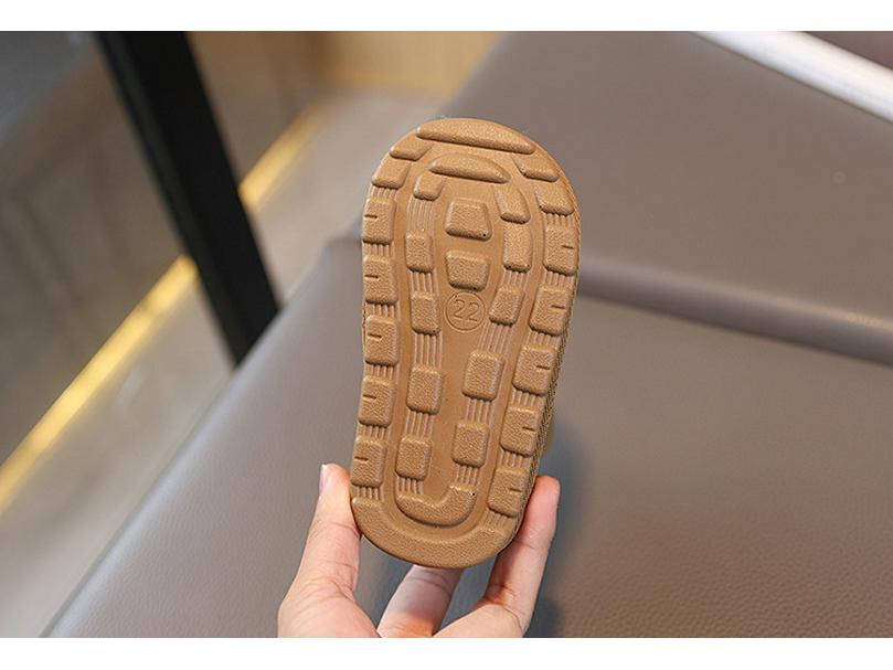 Bottes d'hiver imperméables antidérapantes pour garçons: Chaussures de neige chaudes en coton pour tout-petits et jeunes garçons (Collection 2025).