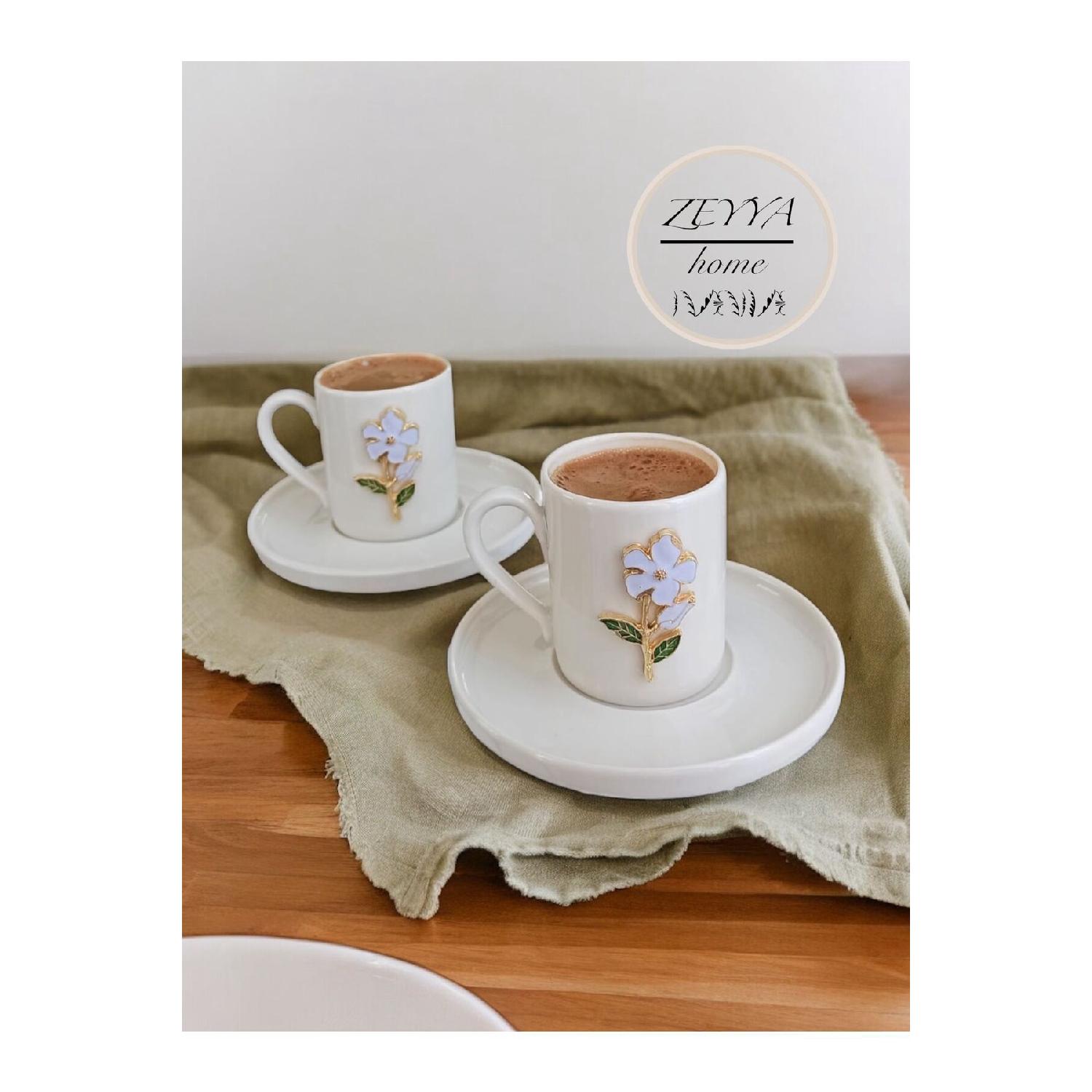 

Фарфоровый набор из двух чашек Zeyyahome Blue Daisy синий