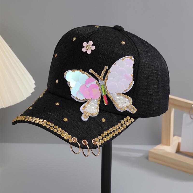 Trendige Kappe im koreanischen Stil mit Entenschnabel-Design, mit perforiertem Schirm, Schmetterlingsverzierungen mit drei Ringen, Pailletten für Frühling und Herbst
