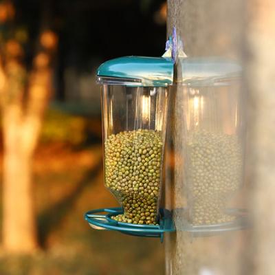 Vogelhaus aus Kunststoff Transparent Große Kapazität Vogel Hängender Futterspender mit Saugnapf Bequeme Vogel Wasserschale Trinken