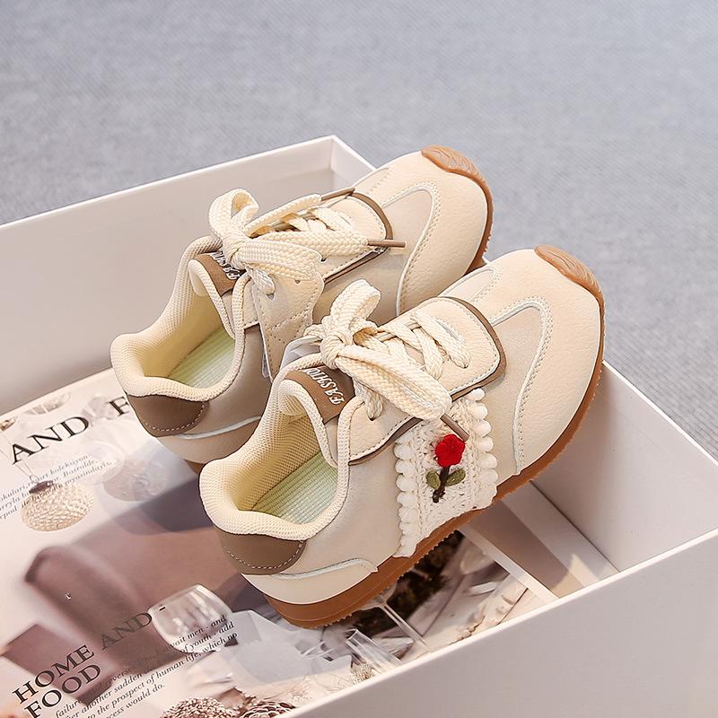 

Korean version of flower children s sneakers 2025 spring and autumn girls fashion Forrest Gump shoes lightweight soft-soled children s shoes 26