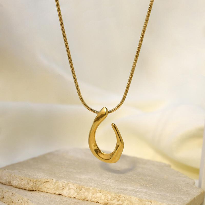 Exaggerated Metal Wind, A Lot Of Sweet And Cool Irregular Geometric U-Shaped Earrings, Necklace Set, Spot Model.