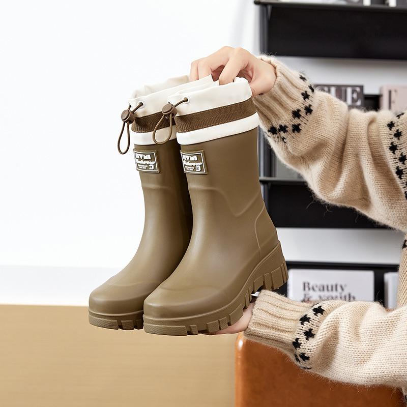 New Rain Shoes Women's Non-slip Thick-soled Outdoor Camping Medium Tube Rain Boots Waterproof Glue Shoes Platform Fashion Velvet