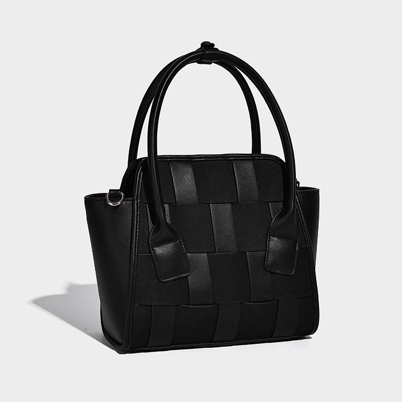 Checkerboard Single Shoulder Women's Bag 2025 New Korean Version Handbag Casual Stylish Pure Handwoven Crossbody Bag