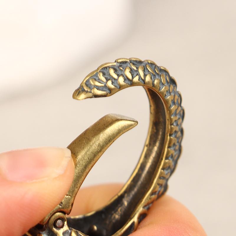 Pure Brass Red Eyes Dragon Head Keyrings Zodiac Dragon Keychain Vintage Muži Přezka v pase Přívěsek na klíče od auta Přívěsek na klíče Dárky Řemesla