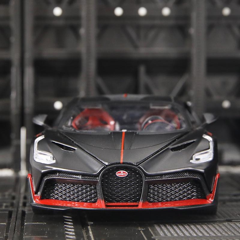 1:Kovové modely aut Bugatti Divo v měřítku 24 pro hračky pro chlapce od 3 do 12 let, stahovací vozidla s hudebními dvířky a kapotou lze otevřít