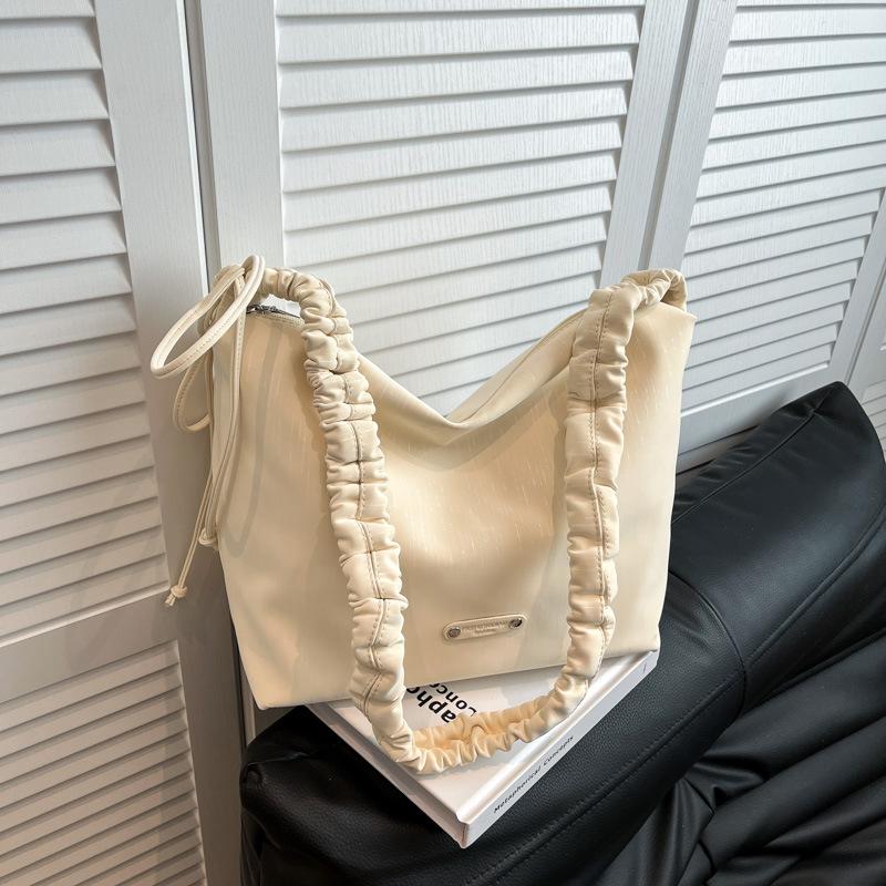 Casual large-capacity bag women's new versatile shoulder underarm bag college student going messenger bag