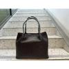 New women's bags, genuine leather women's bags, trendy shoulder bags, hand-woven shoulder handheld mother and child bags.