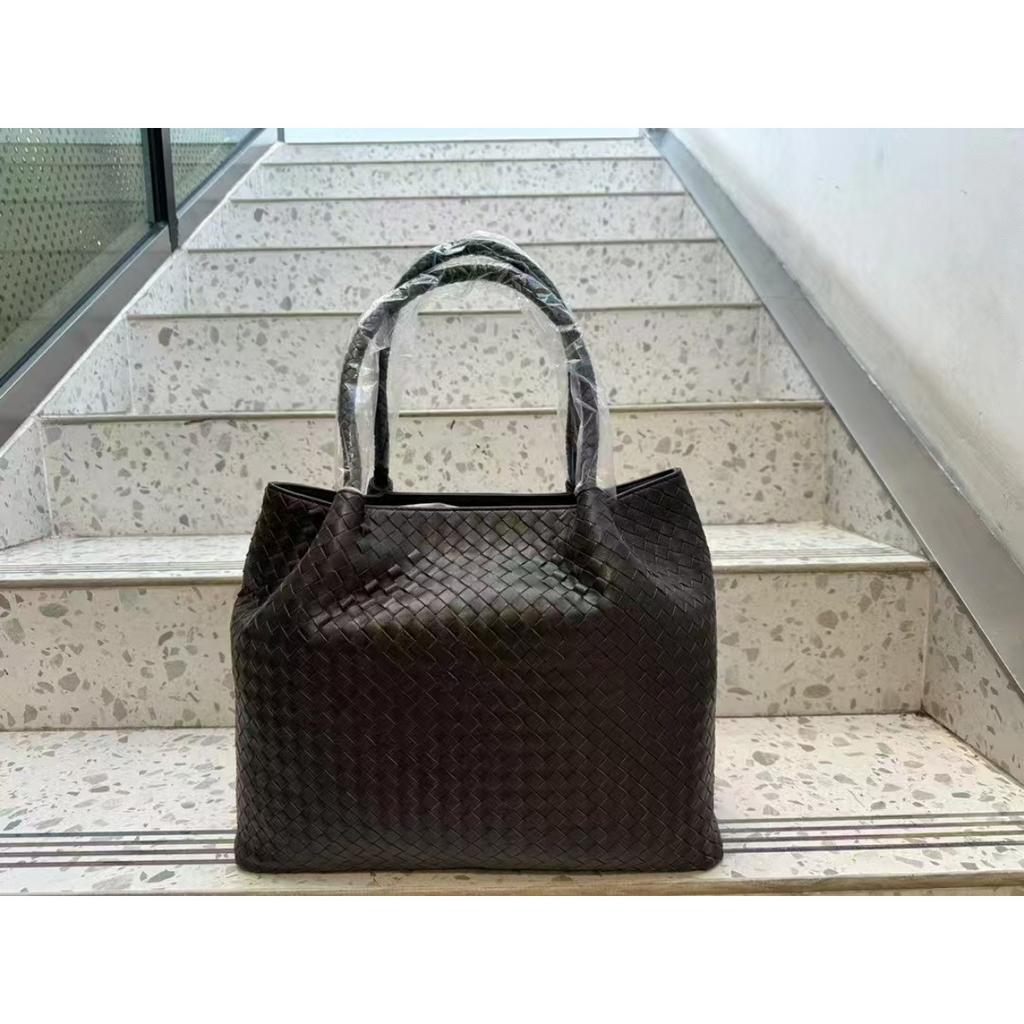 New women's bags, genuine leather women's bags, trendy shoulder bags, hand-woven shoulder handheld mother and child bags.