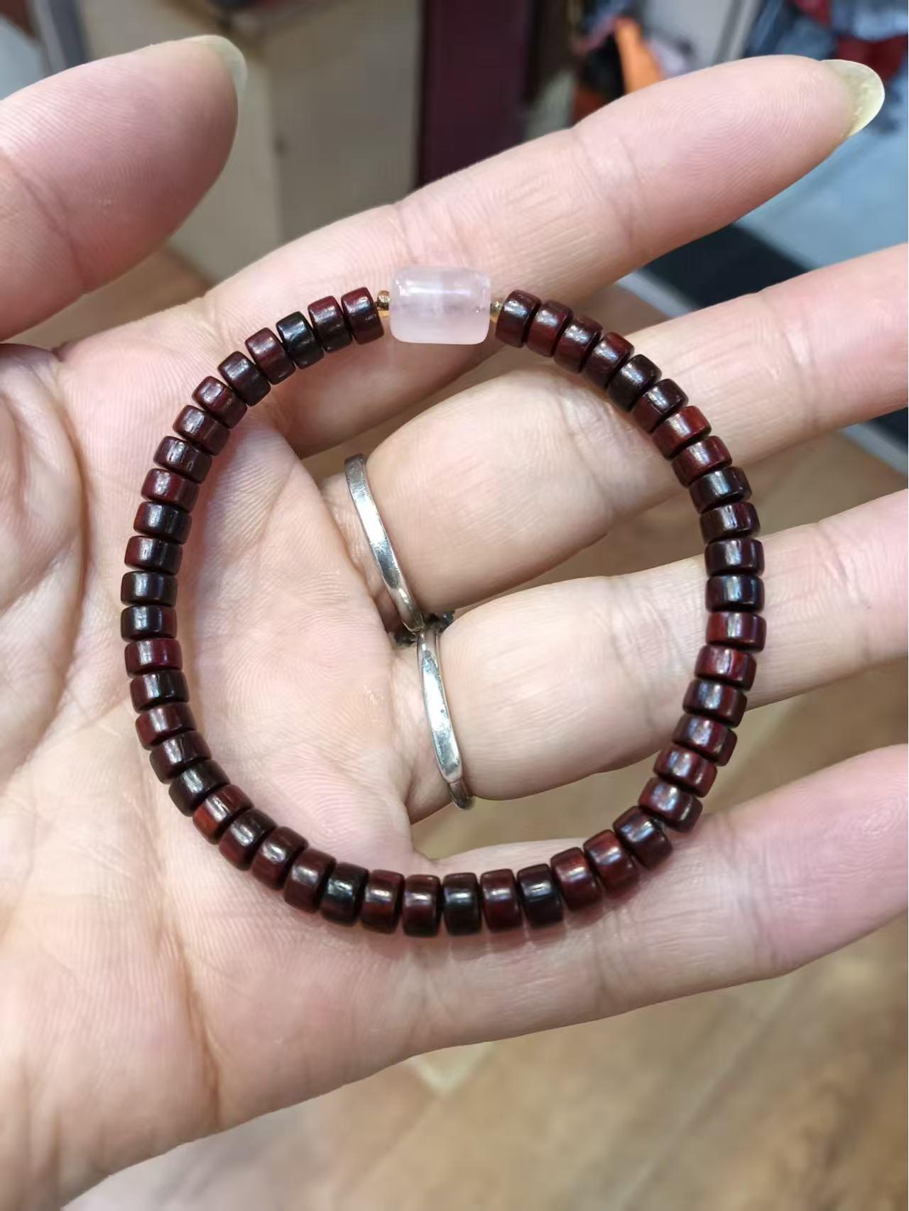 

Red Sandalwood High-Density Bracelet for Men & Women - Literary Jewelry with High Oil Content, One Piece