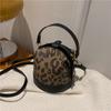 Frauen Zylinder Handtasche Neue Design Brief Drucken Breiten Gurt Umhängetasche Mini Tasche Hit Farbe Pu Gewinde Patchwork Messenger Eimer Tasche
