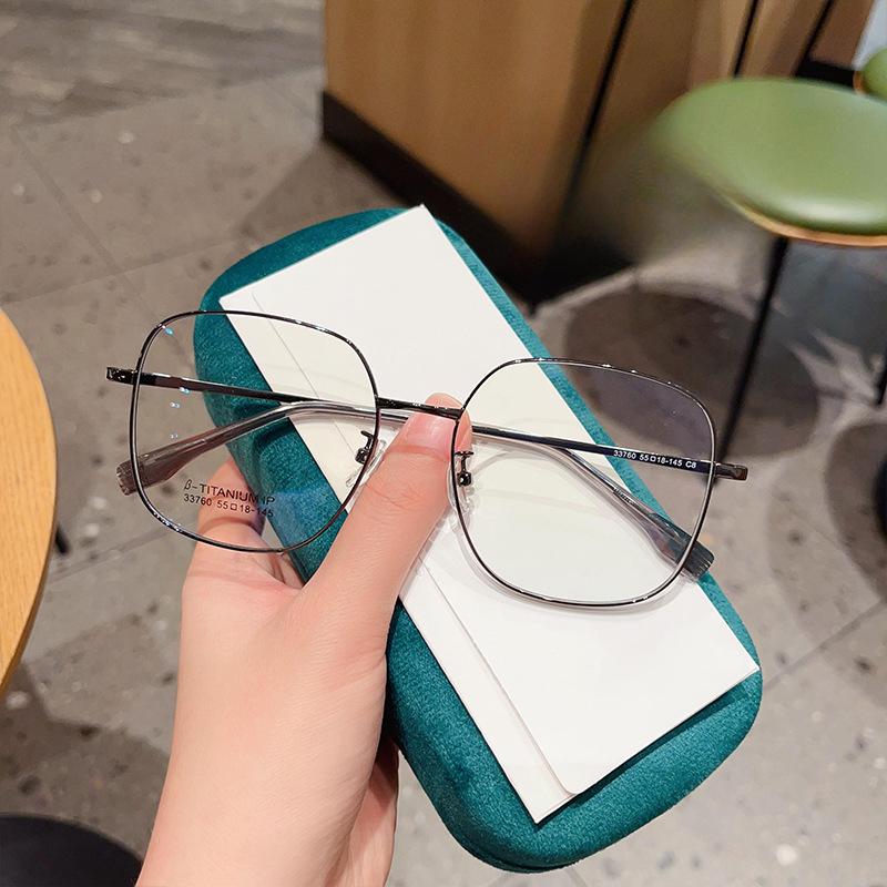 Literary Retro Large Box Glasses Frame for Men and Women, Plain Face Can Be Equipped with Anti-blue Light.