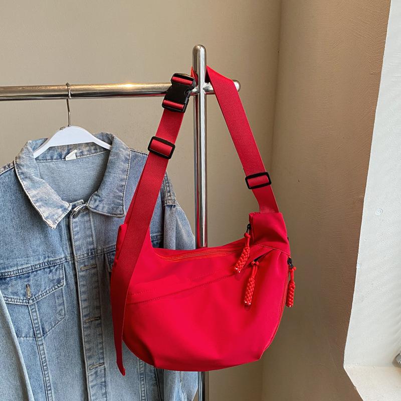 

Fashion girls class messenger bag simple large capacity shoulder bag Japanese niche leisure commuter dumpling bag бордовый
