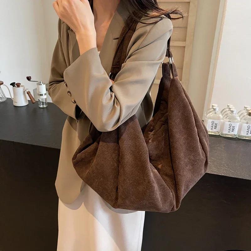 Large Capacity Solid Color Zipper Product Shoulder Bag Fashionable Velvet Sale Versatile Popular Tote Bag