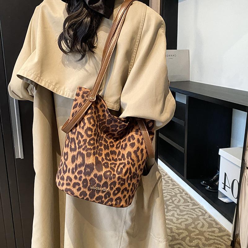 Ielgy Leopard Print Casual Large Capacity Bucket Bag Retro Casual Tote Bag Fashion One Shoulder