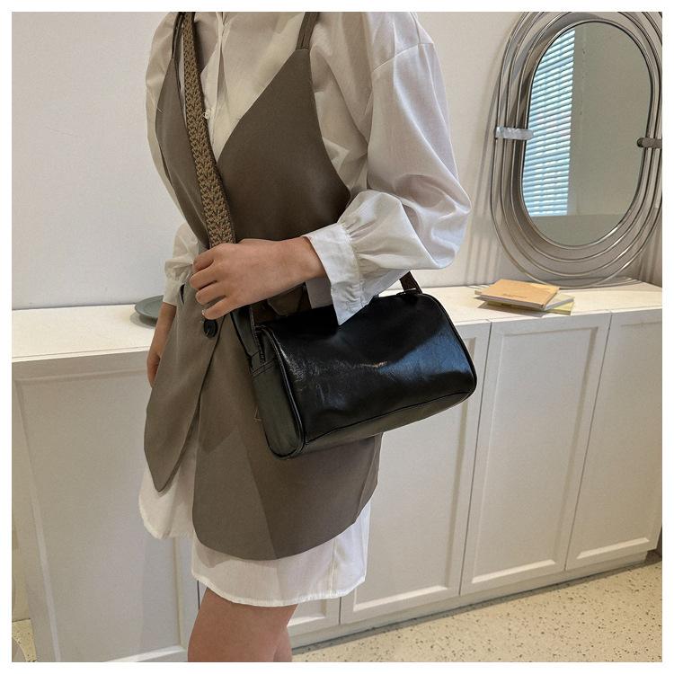 Women's Faux Leather Vintage Small Square Bag Fashionable Wide Strap Shoulder Crossbody Bag with Zipper Pocket