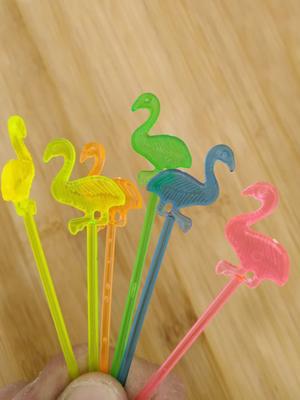 50 ks/lot Plastová párátka na jídlo s plameňáky Bufet Cupcake Ovoce Vidlička Dort Dezert Salátové tyčinky Koktejlové párátko Zásoby nádobí