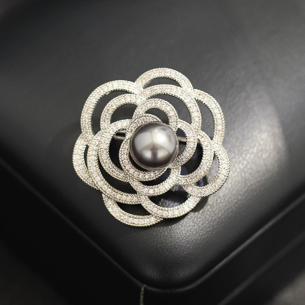 High-class Elegant Gray Pearl Camellia Brooch Light Luxury Three-dimensional Copper Alloy Micro-inlaid Zircon Pin Versatile Clothing