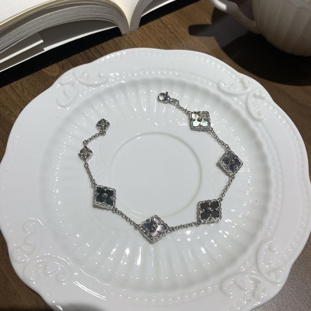 Buqi Latti Italienisch Gebürstet Mini Klein Vierblättriges Kleeblatt Fünfblättrig Laser Armband Damen Retro Hofstil