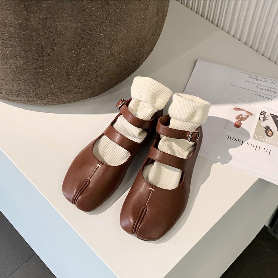 Fashion Designer Mary Jane Split Toe Flats Shoes Buckle Strap Women Comfort Bottom Ballerina Shoe Soft Leather Solid Outdoor Sandals