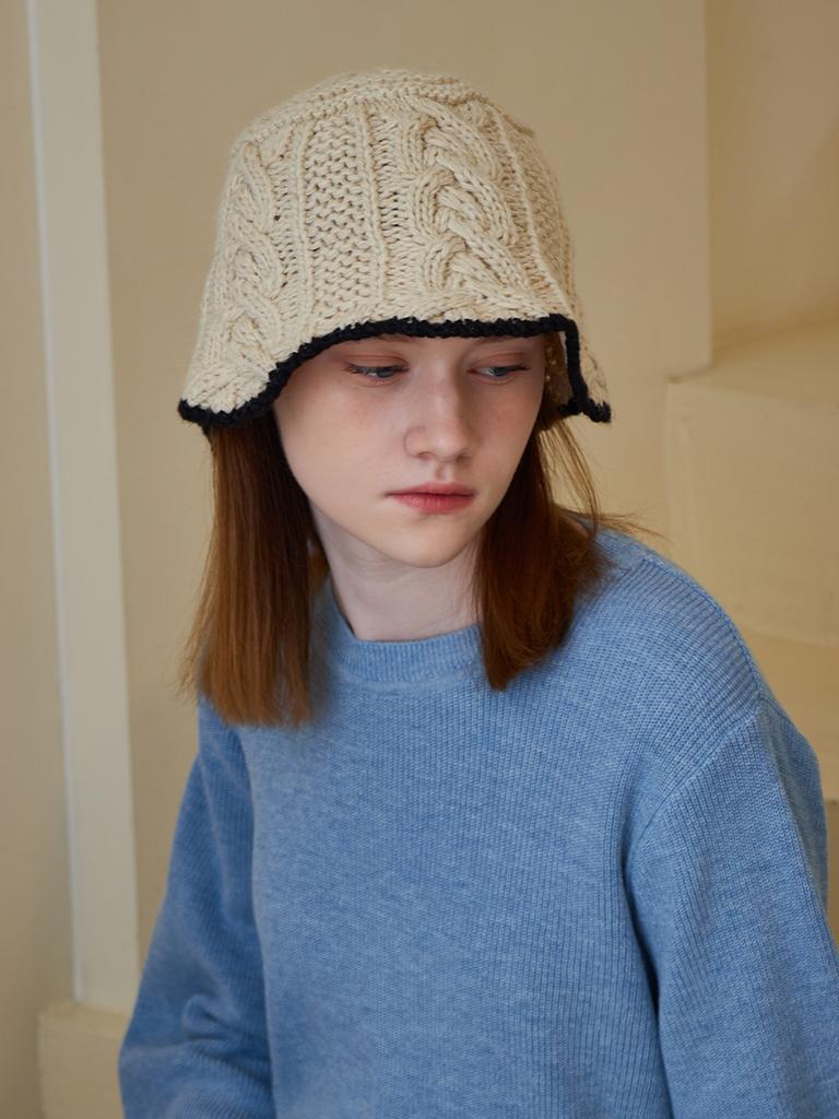 Olinkeompeulliteu Triple Cable Knit Bucket Hat (Ivory)
