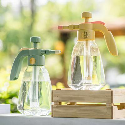 2LManual Pressure Spray Bottle Thickened Plastic High Pressure Spray Bottle for Watering Flowers Spray Disinfectant Spray Bottle