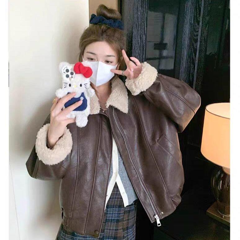 Maillard Retro Leather Jacket: Women's Winter 2024 Short Motorcycle Coat with Fleece Lining and Lamb Wool