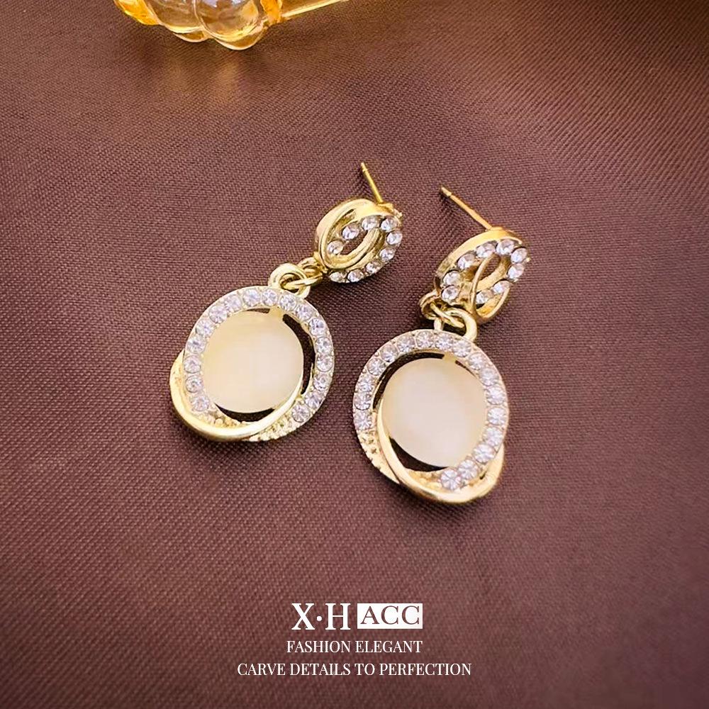 Silberne Nadel Katzenaugenstein Blume Ohrringe - Elegantes, vielseitiges Modeaccessoire für Frauen